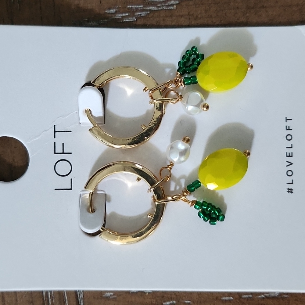 Super cute Loft earrings